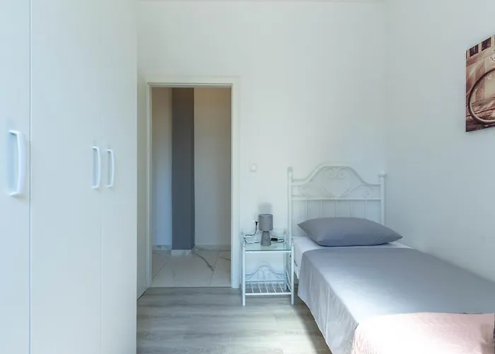 Bright & Modern 2bd In Stobrec, Free Parking * Split