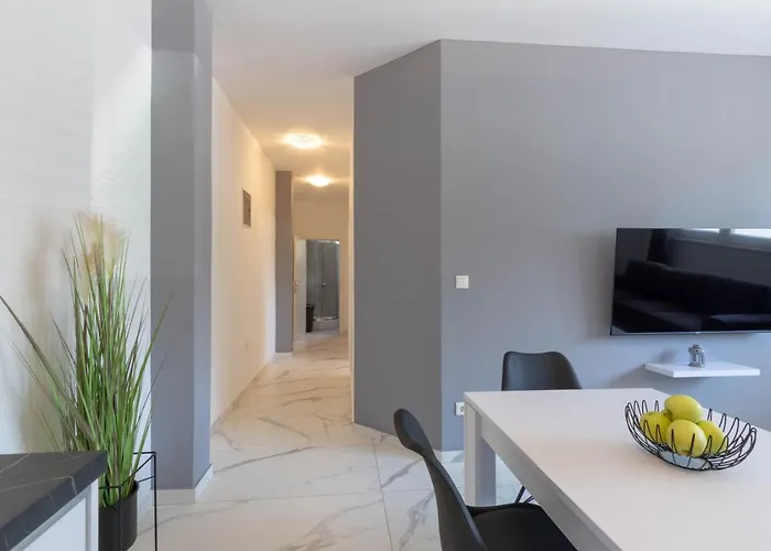 Bright & Modern 2bd In Stobrec, Free Parking Apartamento *