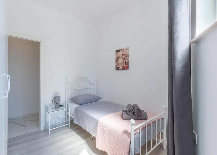 Bright & Modern 2bd In Stobrec, Free Parking * Split