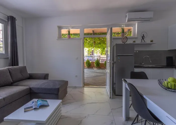 Bright & Modern 2bd In Stobrec, Free Parking