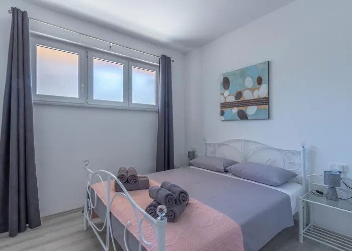 Bright & Modern 2bd In Stobrec, Free Parking