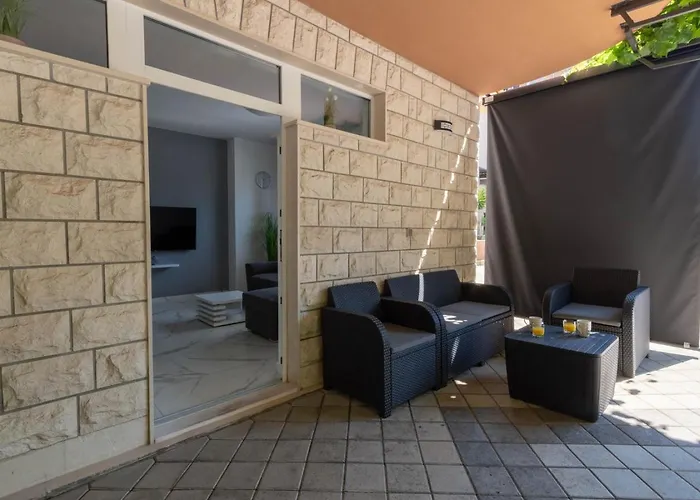 Bright & Modern 2bd In Stobrec, Free Parking Apartamento