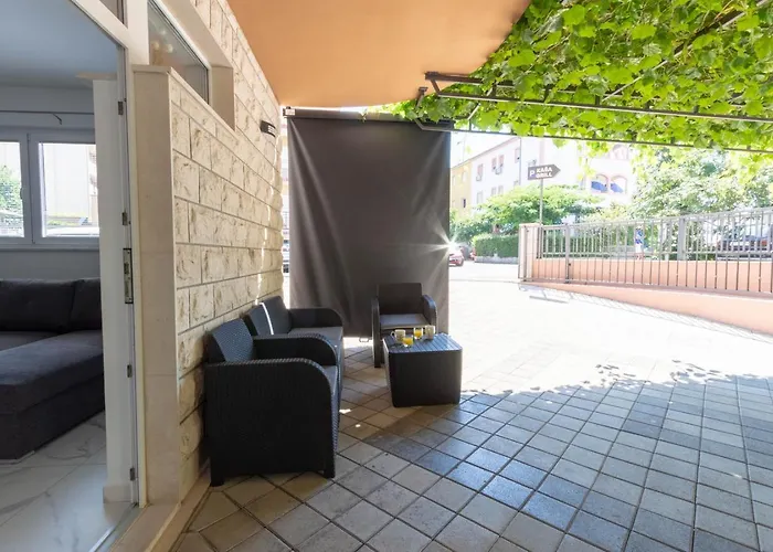 Bright & Modern 2bd In Stobrec, Free Parking * Split