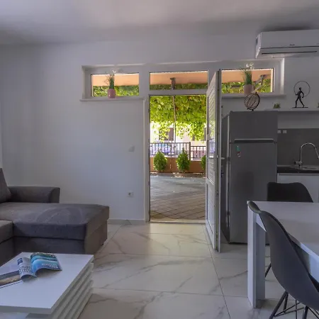 Bright & Modern 2bd In Stobrec, Free Parking