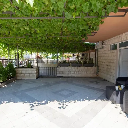 Bright & Modern 2bd In Stobrec, Free Parking Apartmán *