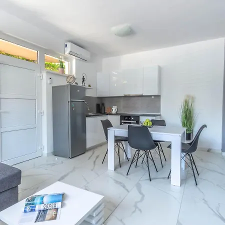 Apartmán Bright & Modern 2bd In Stobrec, Free Parking Split