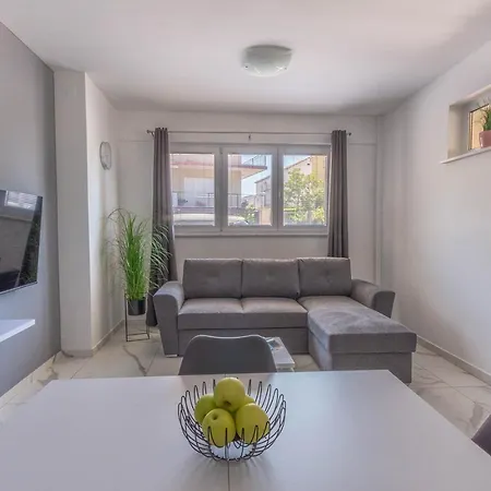 Bright & Modern 2bd In Stobrec, Free Parking Daire Split