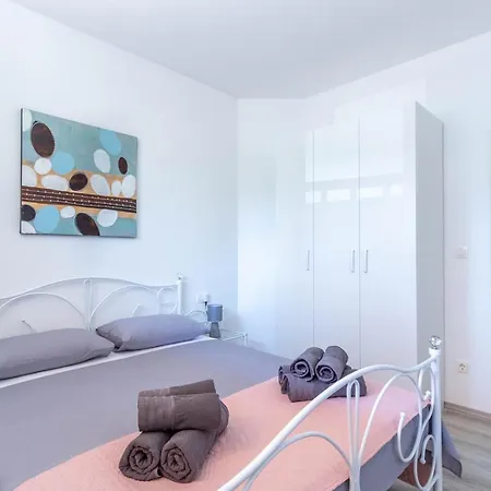 דירה Bright & Modern 2bd In Stobrec, Free Parking *