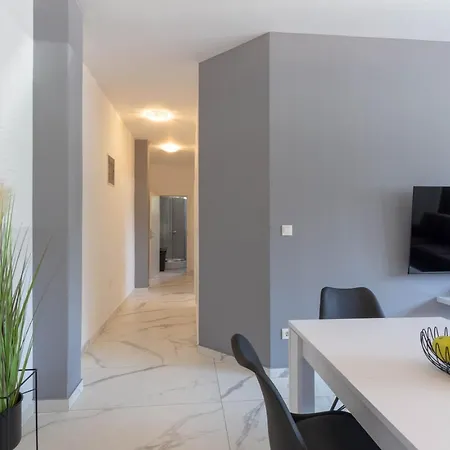 Bright & Modern 2bd In Stobrec, Free Parking Daire *