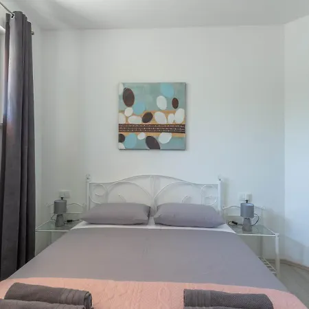 Bright & Modern 2bd In Stobrec, Free Parking Daire *
