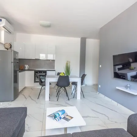 Bright & Modern 2bd In Stobrec, Free Parking Daire Split