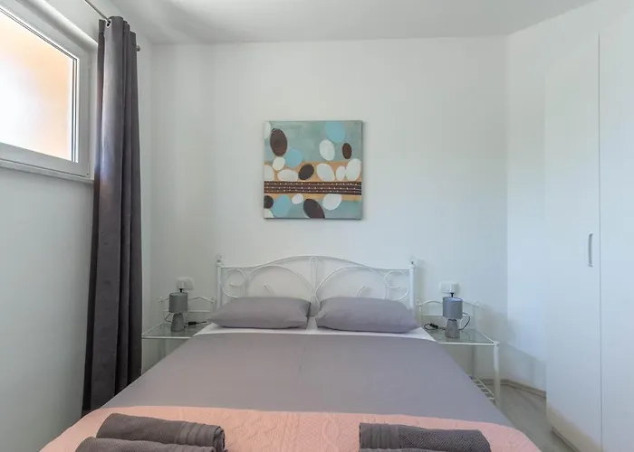 Bright & Modern 2bd In Stobrec, Free Parking Апартаменти *